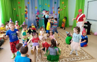 День смеха в корпусе 3 и 4 День смеха в корпусе 3 и 4.